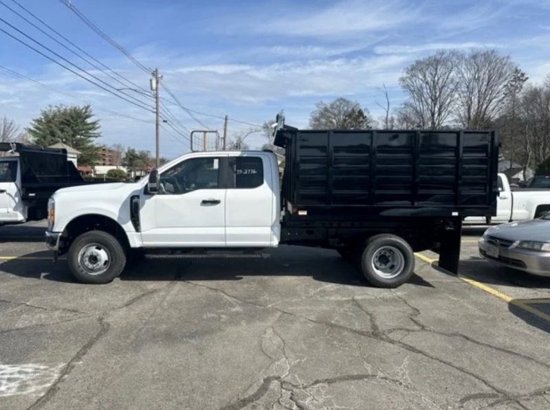 2023 F350 LANDSCAPER